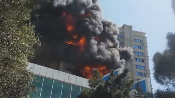 Incendio Edificio Più Piani Durante Giorno — Video Stock