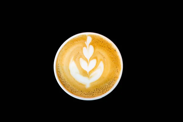 Siyah arka planda bir bardak espresso latte.
