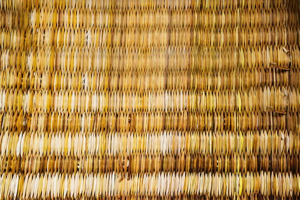 茶色の手芸の伝統的なタイスタイルのパターン自然背景家具材料のためのテクスチャウィッカー表面を織る — ストック写真
