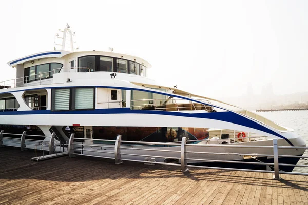 Het Jacht Baai Zee Landschap Bij Zonsondergang Personenschip Haven — Stockfoto