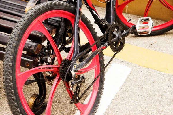 Red Bicycle Standing Parked Bike Stand Close Wooden Bench — Stock Photo, Image