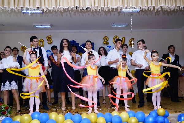 Bakü Azerbaycan Mayıs 2016 Sahnede Dans Eden Küçük Jimnastikçiler — Stok fotoğraf