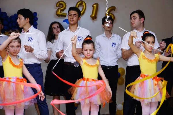 Bakü Azerbaycan Mayıs 2016 Sahnede Dans Eden Küçük Jimnastikçiler — Stok fotoğraf