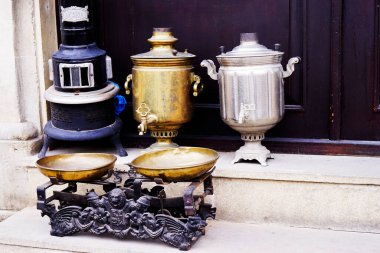 Kaynar su ve semaver için antik Doğu Türk demir tabakları