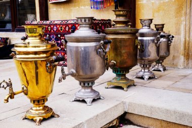 Kaynar su ve semaver için antik Doğu Türk demir tabakları