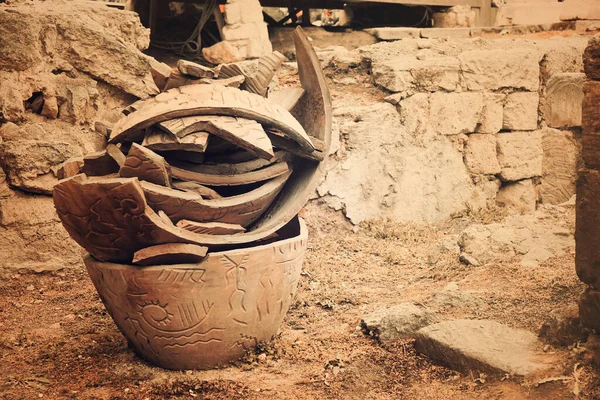 Large Broken Clay Pots Stand Ground Toned — Stock Photo, Image