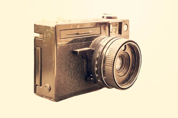 自然の白い背景にヴィンテージソ連のフィルムカメラ カメラに焦点を当て フィールドの浅い深さ 屋外だ レトロなイメージスタイル — ストック写真