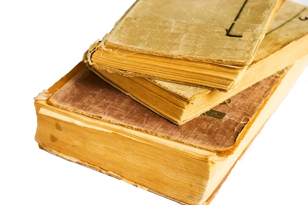 Beyaz Arka Planda Izole Edilmiş Antika Büyük Kitaplar Yığını — Stok fotoğraf