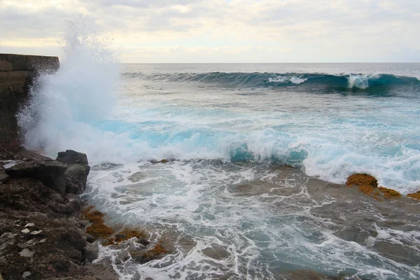 Des Vagues Écrasent Sur Les Rochers Bajamar Tenerife Île Des — Photo