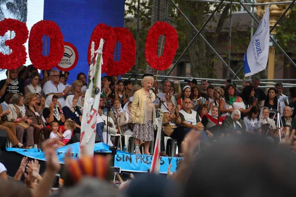 Buenos Aires, Arjantin; 24 Mart: Sosyal örgütler Arjantin 'deki son diktatörlüğün başlama tarihini anmak için yürüdüler.