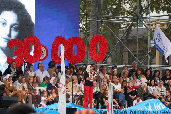 Buenos Aires, Arjantin; 24 Mart: Sosyal örgütler Arjantin 'deki son diktatörlüğün başlama tarihini anmak için yürüdüler.