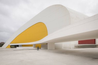 Centro kültürel iç-uluslararası Oscar Niemeyer en Aviles