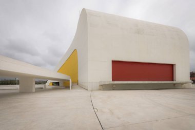 Centro kültürel iç-uluslararası Oscar Niemeyer en Aviles