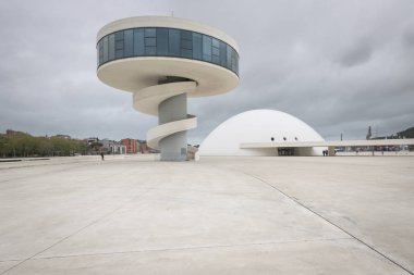 Centro kültürel iç-uluslararası Oscar Niemeyer en Aviles