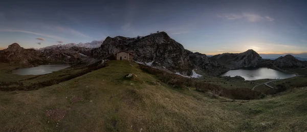 Lagos Covadonga Parque Nacional Los Picos Europa — Fotos gratuitas