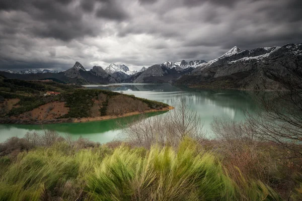 Embalse Riao Entre Asturias Castilla León — Foto de stock gratuita