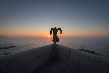 Punta Nariga deniz fenerinde gün batımı