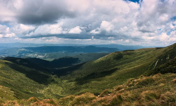 Zon Wolken Panorama Landschap Van Karpaten Uitzicht Vanaf Hoverla Chornohora — Stockfoto