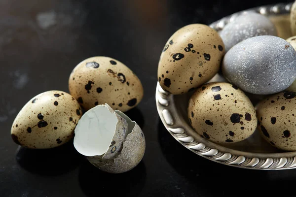 Some Quail Eggs Eggshells Vintage Silver Plate Black Rusty Background — Stock Photo, Image