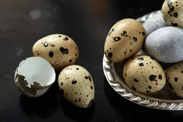 Some Quail Eggs Eggshells Vintage Silver Plate Black Rusty Background — Stock Photo, Image