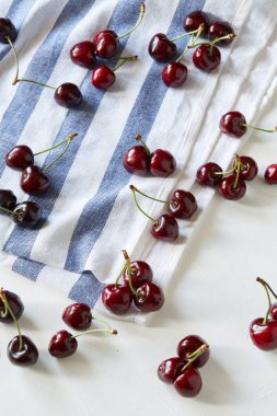 Çok dağınık tatlı kiraz dizili tablo gelmedi. Vegan rasyon, sağlıklı doğal beslenme, çiğ gıda katkı maddeleri ve pişirme