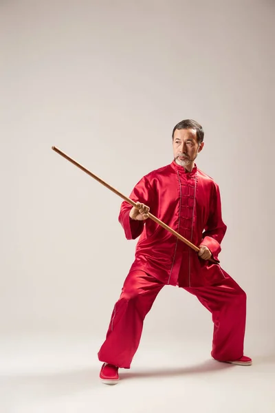 Maestro Mayor Practicando Qong Taijiquan Estudio Ejercicio Respiración Movimientos Arte — Foto de Stock