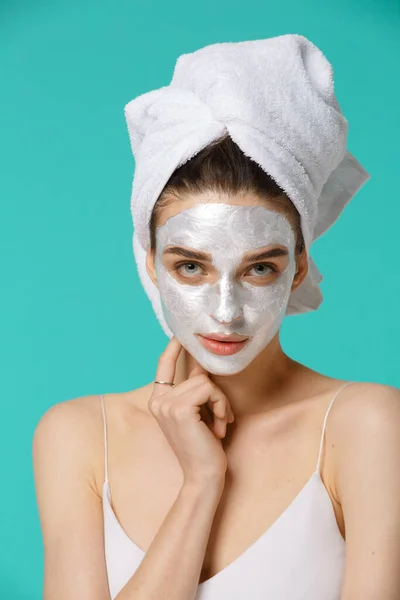 Young Woman Towel Wrapped Her Head Applying Silver Glamglow Facial — Stock Photo, Image