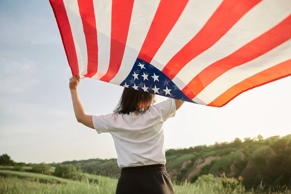 Julio Cuatro Julio Mujer Americana Con Bandera Nacional Americana Contra —  Fotos de Stock