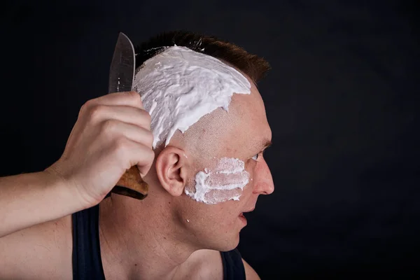 Homem Cortando Cabelo Sozinho Casa Enquanto Covid Estilo Vida Auto — Fotografia de Stock