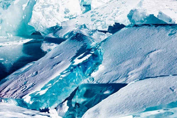 Tající Ledové Trhliny Arktické Zimní Pozadí Zimní Led Podél Pobřeží — Stock fotografie