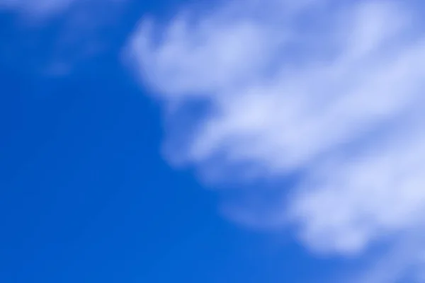 Fondo Borroso Abstracto Cielo Azul Con Nubes Blancas Luz Del — Foto de Stock