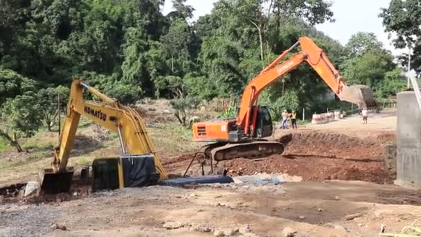 Chiangrai Thajsko Srpna 2018 Hitachi Oranžový Bagr Pracuje Silnici Lese — Stock video