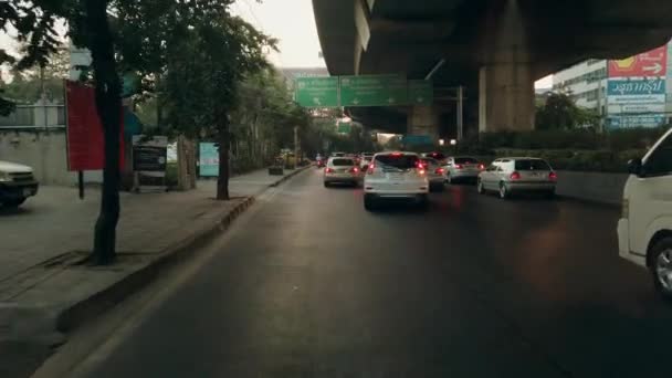 Bangkok Tajlandia Styczeń 2020 Samochody Stoją Jechać Powoli Korku Pod — Wideo stockowe