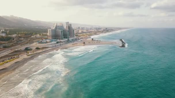 ドローンはハイファ イスラエル沿岸を飛行する 上から下への空中ビュー 4K解像度ビデオ — ストック動画