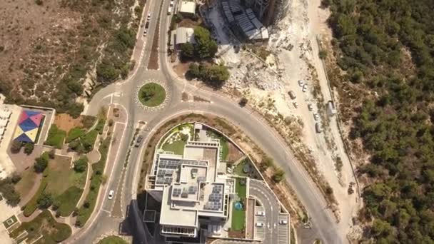 Vuelo Sobre Barrio Haifa Coches Solitarios Que Pasan Por Las — Vídeo de stock