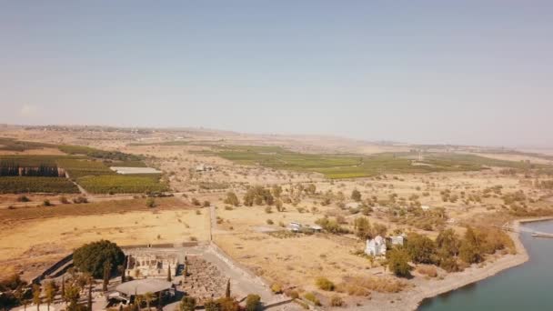 Aeral Dolly Sobre Lago Cafarnaum Vista Costeira Igreja Ortodoxa Dos — Vídeo de Stock