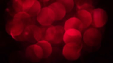 Kırmızı Mutlu Noeller sihirli Bokeh arka planı aydınlatıyor. Cazibeli Sevgililer Günü duvar kâğıdı. Yılbaşı, yıldönümü kutlamaları ve düğün törenleri için gösterişli full HD video..