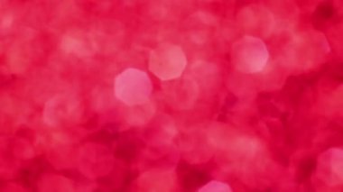 Kırmızı Mutlu Noeller sihirli Bokeh arka planı aydınlatıyor. Cazibeli Sevgililer Günü duvar kâğıdı. Yılbaşı, yıldönümü kutlamaları ve düğün törenleri için gösterişli full HD video..