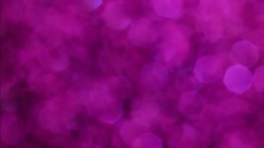 Violet Mutlu Noeller sihirli gece lambaları arka planı. Göz kamaştırıcı bir duvar kağıdı. Yılbaşı, yıldönümü kutlamaları ve düğün törenleri için gösterişli full HD video..