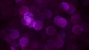 Violet Mutlu Noeller sihirli gece lambaları arka planı. Göz kamaştırıcı bir duvar kağıdı. Yılbaşı, yıldönümü kutlamaları ve düğün törenleri için gösterişli full HD video..