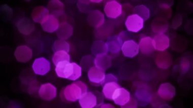 Violet Mutlu Noeller sihirli gece lambaları arka planı. Göz kamaştırıcı bir duvar kağıdı. Yılbaşı, yıldönümü kutlamaları ve düğün törenleri için gösterişli full HD video..
