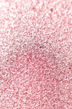 Pembe parıltı dokusu. Şenlikli ışıl ışıl pullar arka planda yakın plan. Sevgililer günü, yeni yıl ve Noel tatilleri için parlak parlak duvar kağıtları..