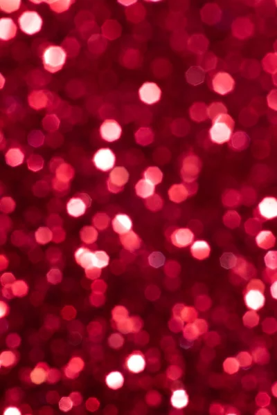 Fond rouge paillettes festives avec des lumières bokeh. Concept de célébration pour les vacances et l'anniversaire. — Photo