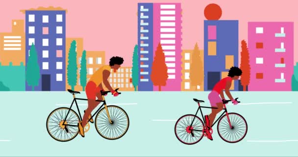 African American man and woman cyklister rider cykel på sommaren tom stad under solnedgången. Tecknad animation, platt design, loop 4k — Stockvideo