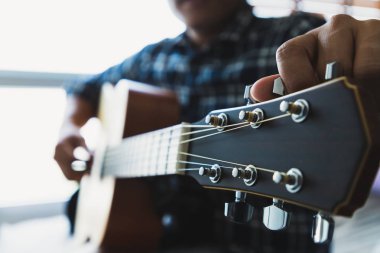 Adam gitar ayarı kapatın