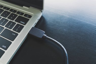Usb veri aktarımını harici verilerden dizüstü bilgisayara kapatma