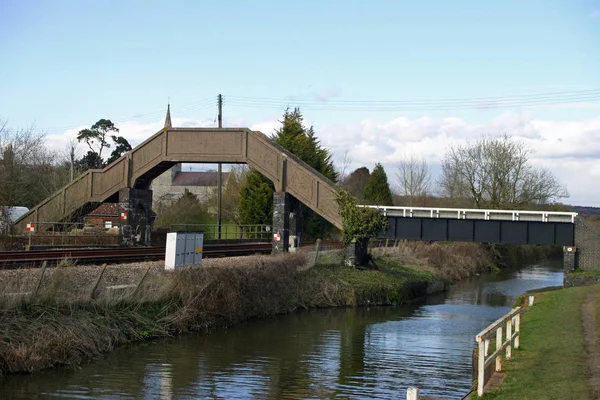 Ponte Sul Canale Kennet Avon Ferrovia Adiacente Nel Wiltshire Patrimonio — Foto Stock