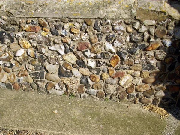 Trozos Pedernal Ornamental Cortados Triturados Colocados Piedra Una Pared Iglesia —  Fotos de Stock