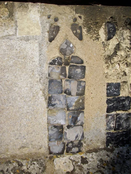 Trozos Pedernal Ornamental Cortados Triturados Colocados Piedra Una Pared Iglesia —  Fotos de Stock
