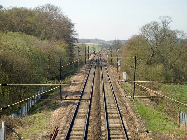 Imagen Tomada Puente Sobre Una Línea Ferrocarril Eléctrica Que Muestra —  Fotos de Stock